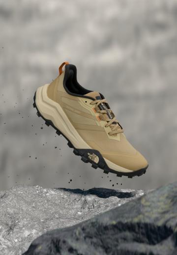 Походные кроссовки