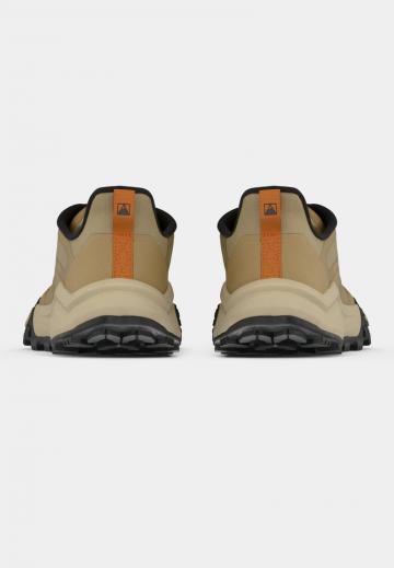 Походные кроссовки