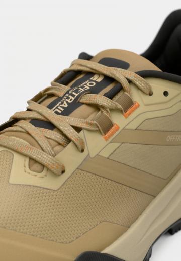 Походные кроссовки