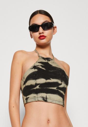 Топ на бретельках