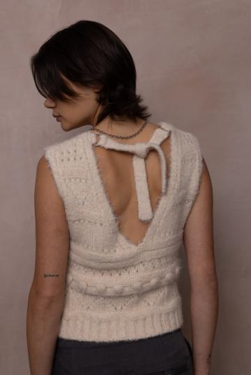 Пуловер без рукавов