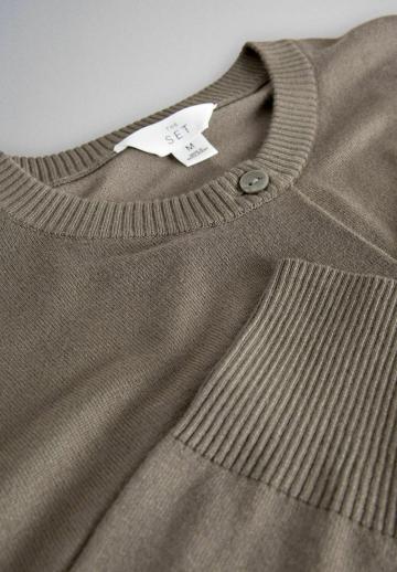 Вязаный жилет