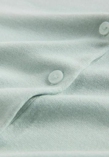 Вязаный жилет