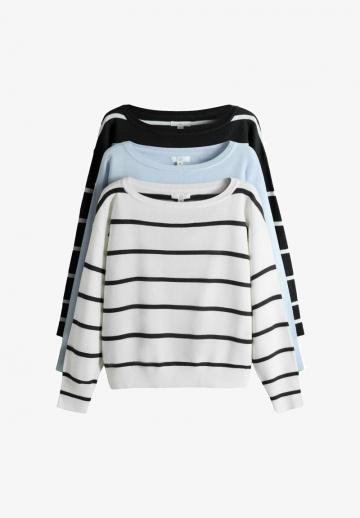 Пуловер в полоску