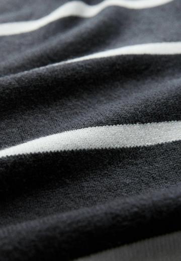 Пуловер в полоску