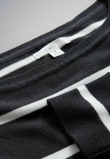 Пуловер в полоску