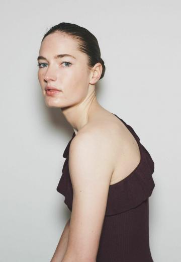 Топ на одно плечо