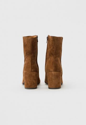 Сапожки на танкетке