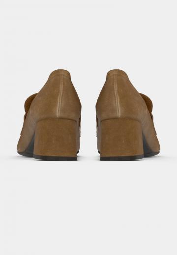 Туфли с высоким носом