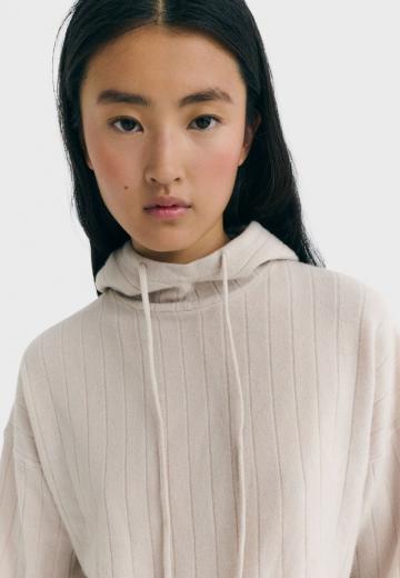 Пуловер с капюшоном