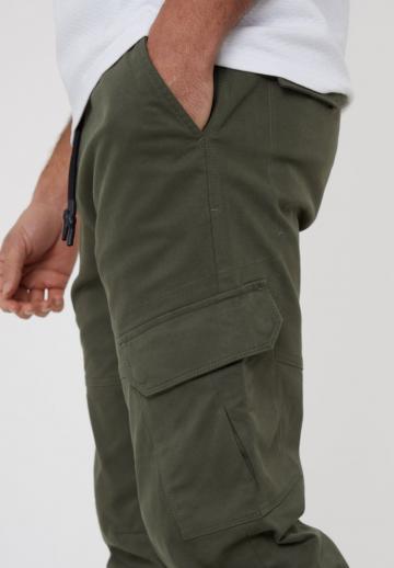 Брюки с накладными карманами
