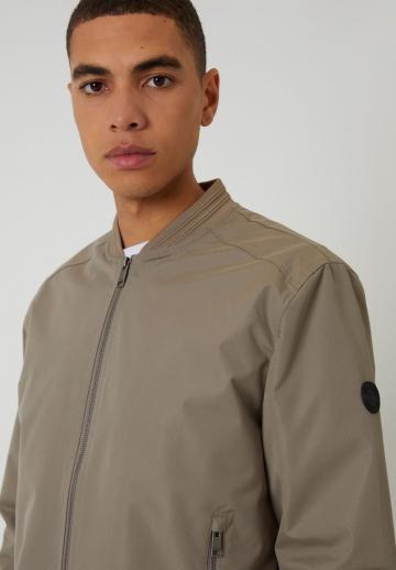 Куртка бомбер