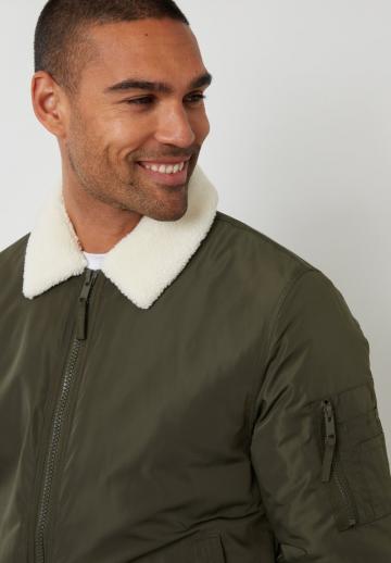 Куртка бомбер