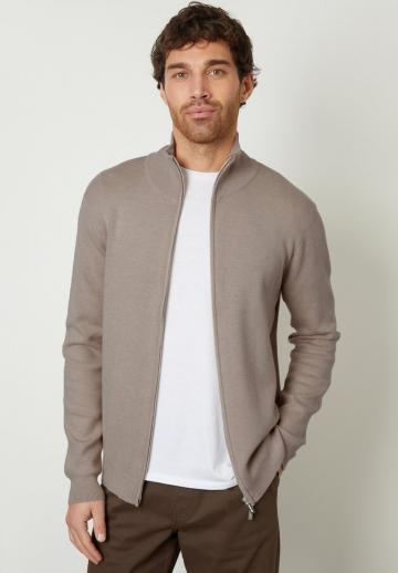 Вязаная кофта