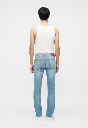 Узкие джинсы