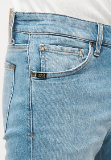 Узкие джинсы