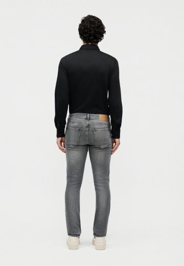 Узкие джинсы