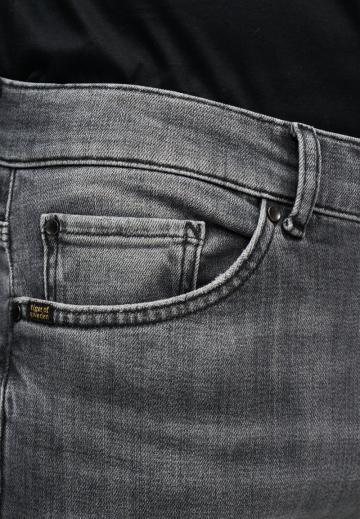 Узкие джинсы