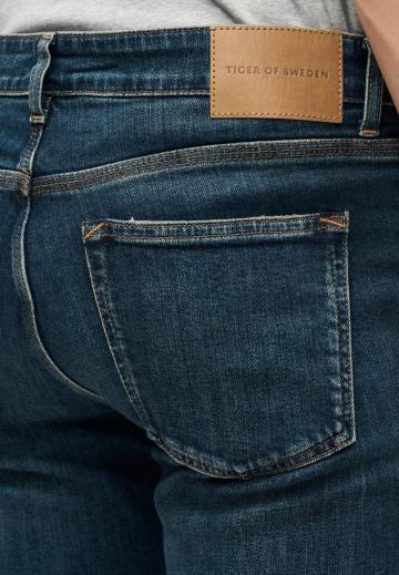 Узкие джинсы