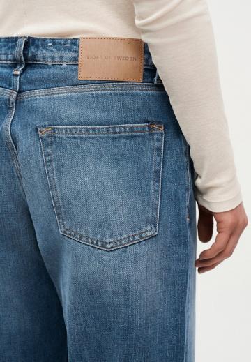 Свободные джинсы