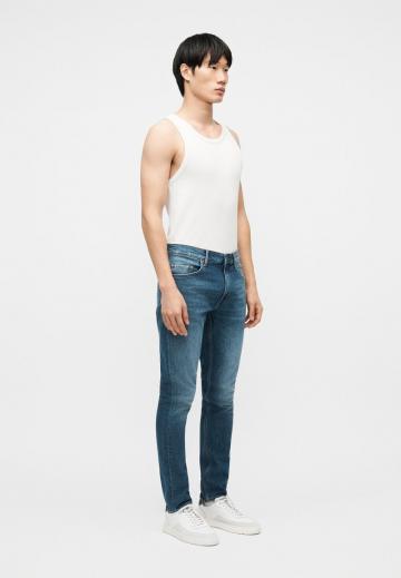 Узкие джинсы