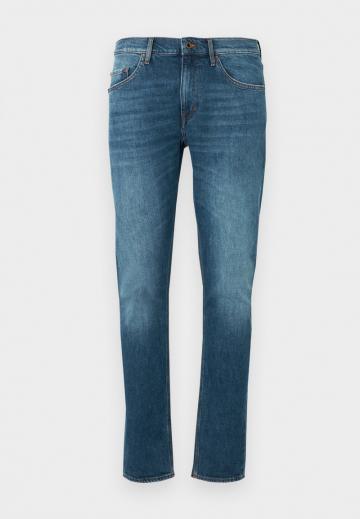 Узкие джинсы