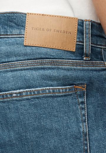 Узкие джинсы