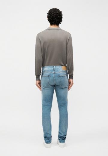 Узкие джинсы