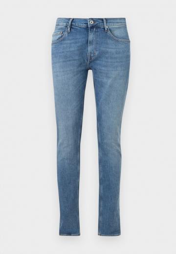 Узкие джинсы