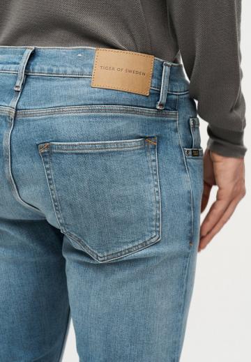 Узкие джинсы