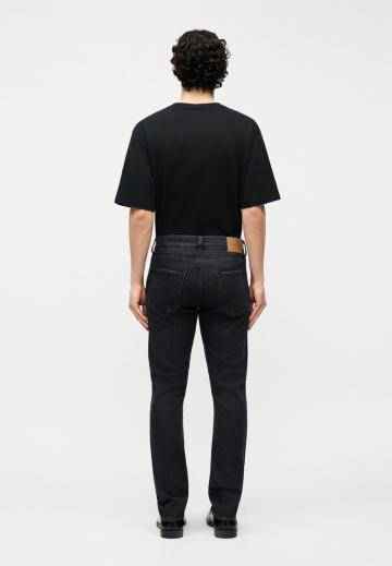 Узкие джинсы