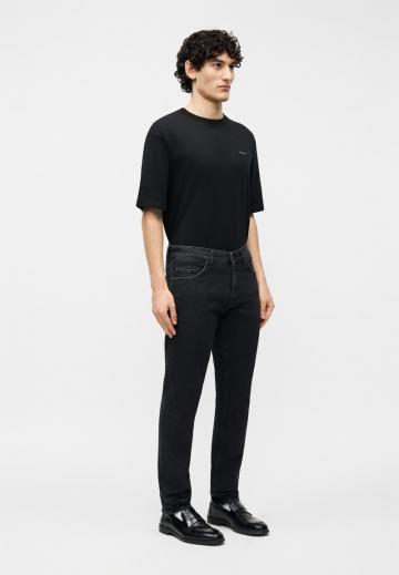 Узкие джинсы