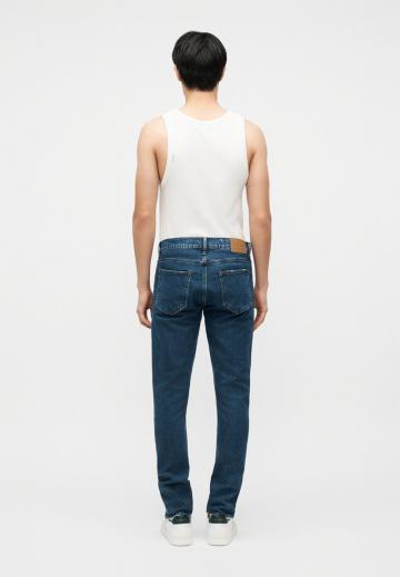 Узкие джинсы