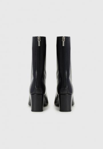 Высокие сапоги