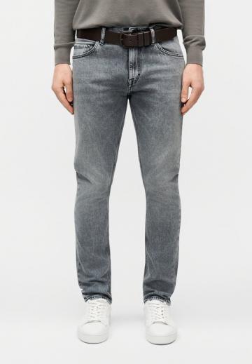 Узкие джинсы