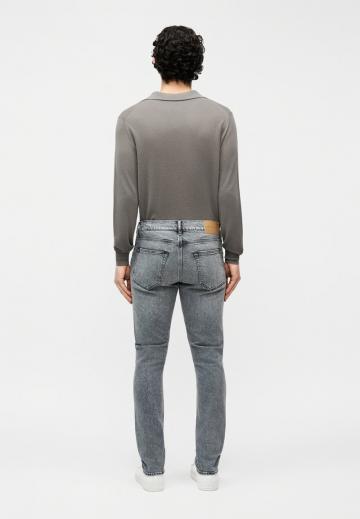 Узкие джинсы