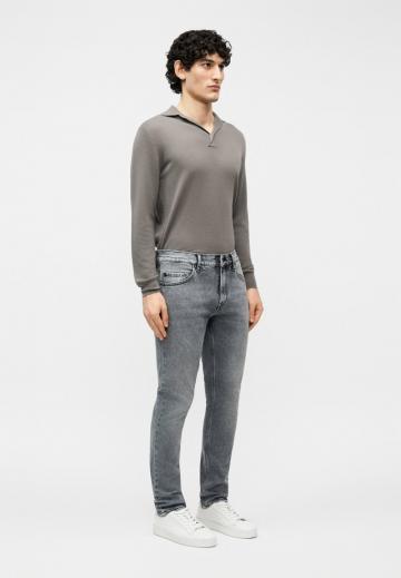 Узкие джинсы