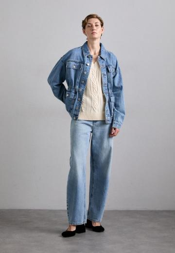 Пуловер с вырезом V