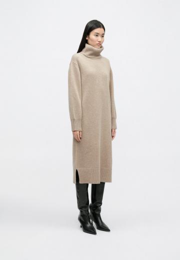 Вязаное платье