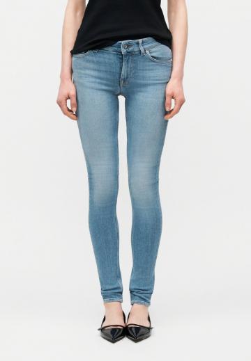 Узкие джинсы