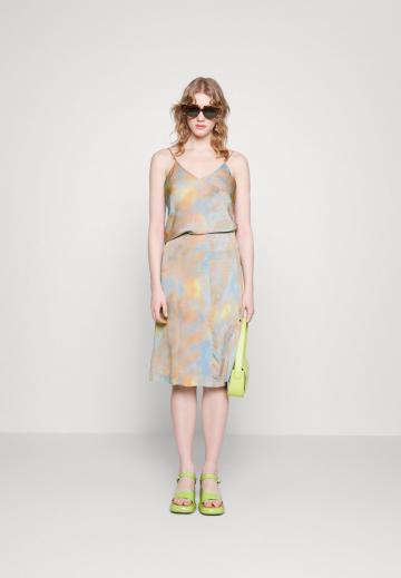 Топ на бретельках