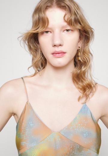 Топ на бретельках