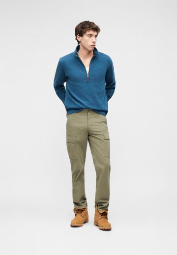 Брюки с накладными карманами