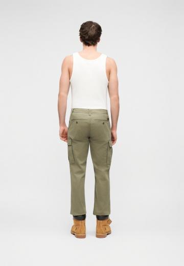 Брюки с накладными карманами