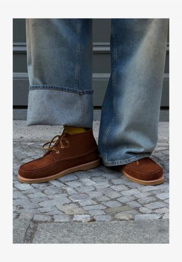 Ботинки на шнуровке