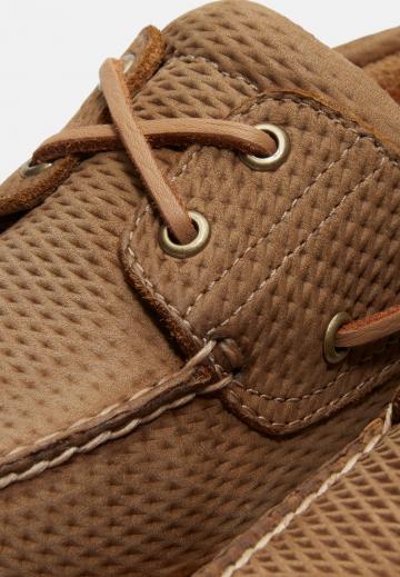 Ботинки на шнуровке