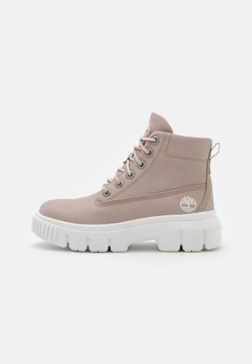 Ботинки на шнуровке