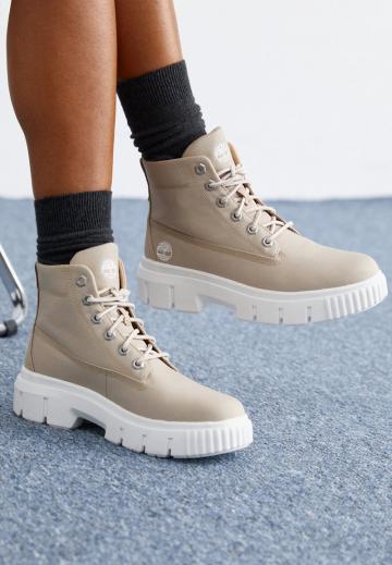Ботинки на шнуровке