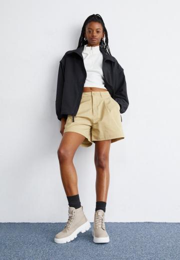 Ботинки на шнуровке