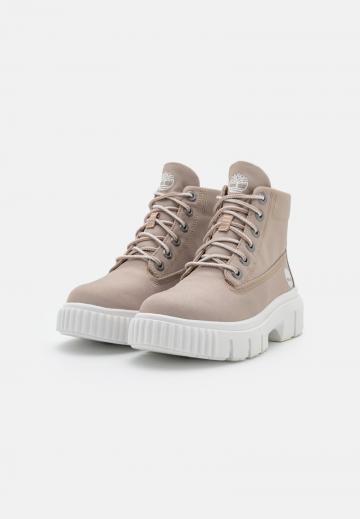 Ботинки на шнуровке